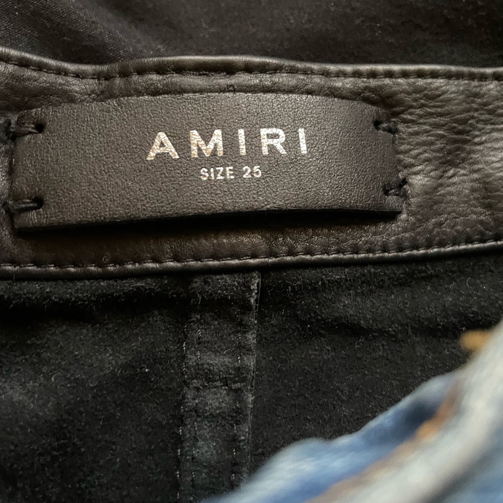 Worn 2 times no need to keep wearing them. They’re no damages to the pants.